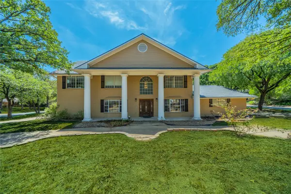 1202 Driftwood Drive, Euless, TX 76040
