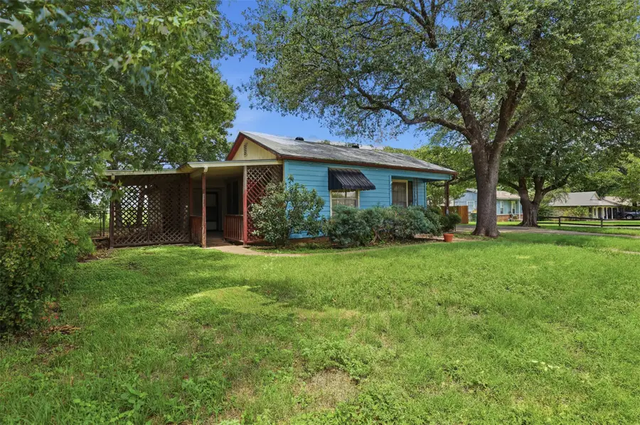 902 W Bridge Street, Granbury, TX 76048 - #3