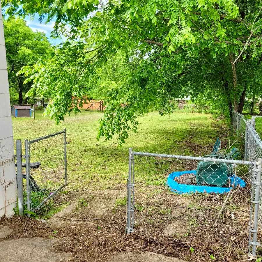 125 E Munson Street, Denison, TX 75021 - #3