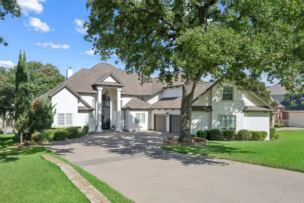 1825 Spinnaker Lane, Azle, TX 76020