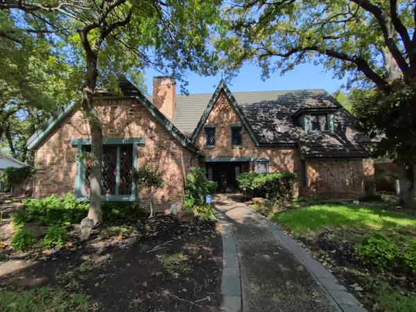 2311 Lakeside Drive, Arlington, TX 76013
