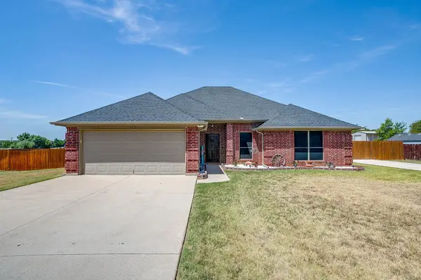 120 Pleasant Run, Reno, TX 76020