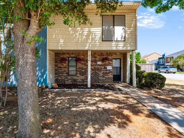 1634 Sonnet Drive, Grapevine, TX 76051