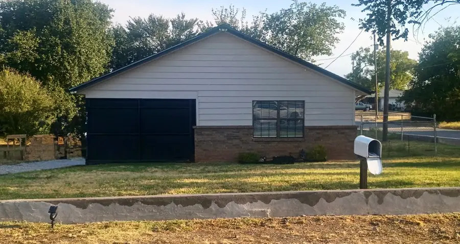 739 W Pine Street, Jacksboro, TX 76458 - #2