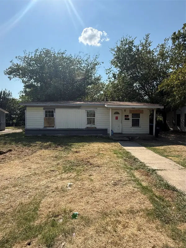 4013 Zwolle Street, Fort Worth, TX 76106