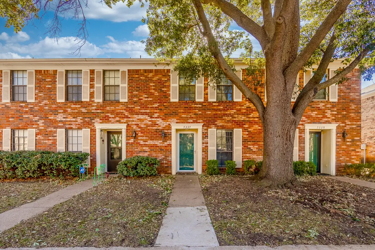 7337 Kingswood Circle, Fort Worth, TX 76133 - #1