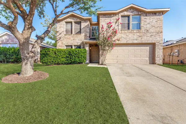 1004 Triple Crown Drive, Fort Worth, TX 76179