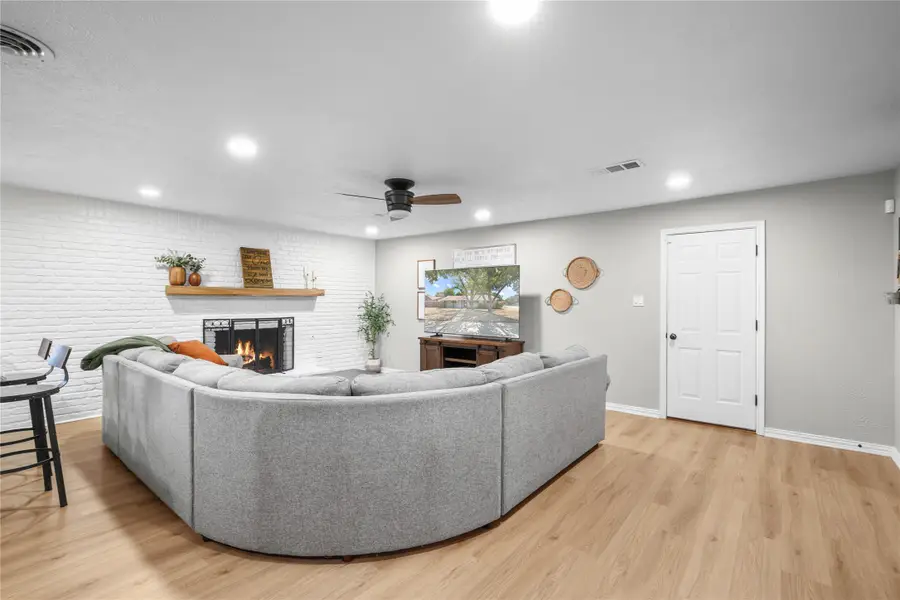 213 Wilshire Drive, Euless, TX 76040 - #3