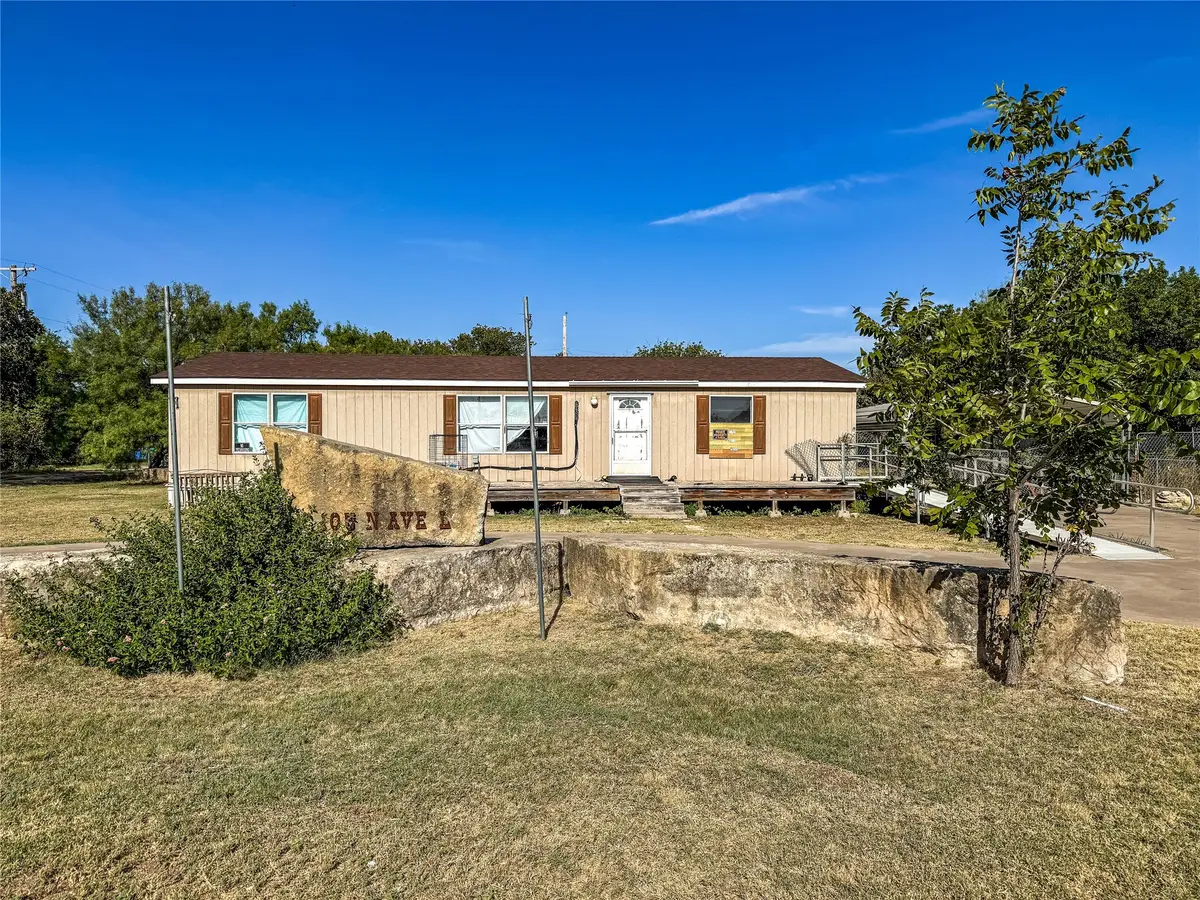 105 N Avenue L, Haskell, TX 79521 - #1