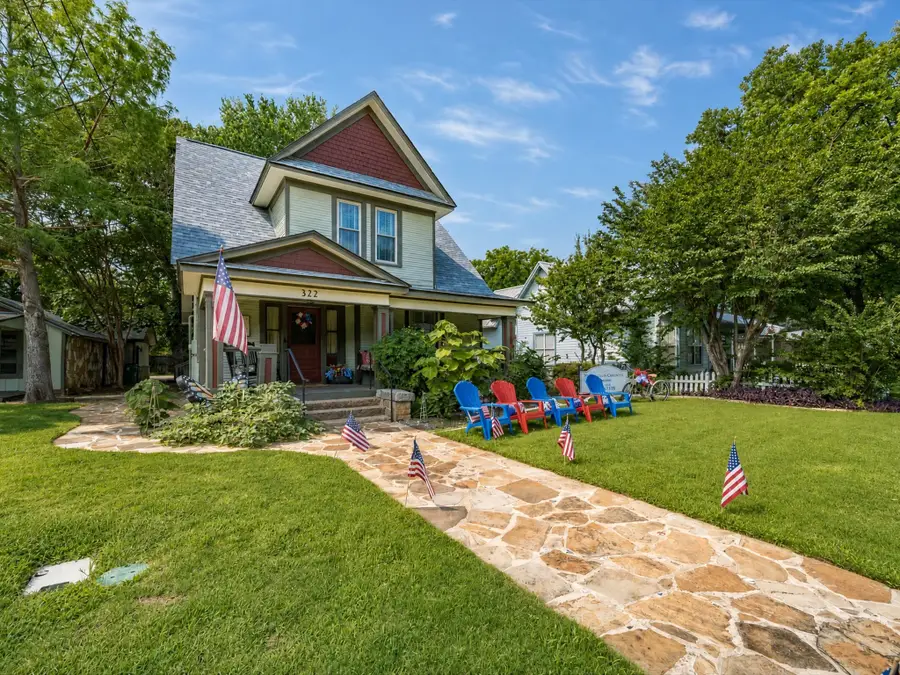 322 W Bridge Street, Granbury, TX 76048 - #2