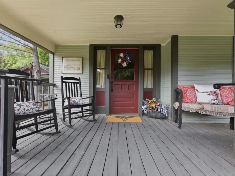 322 W Bridge Street, Granbury, TX 76048 - #3