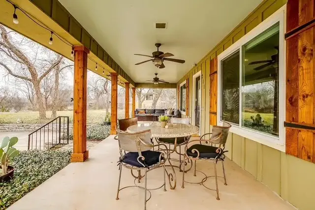 218 N Crockett Street, Granbury, TX 76048 - #3