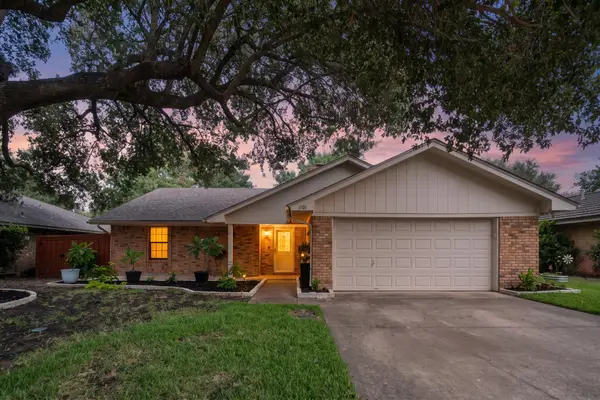 1101 De Pauw Drive, Arlington, TX 76012
