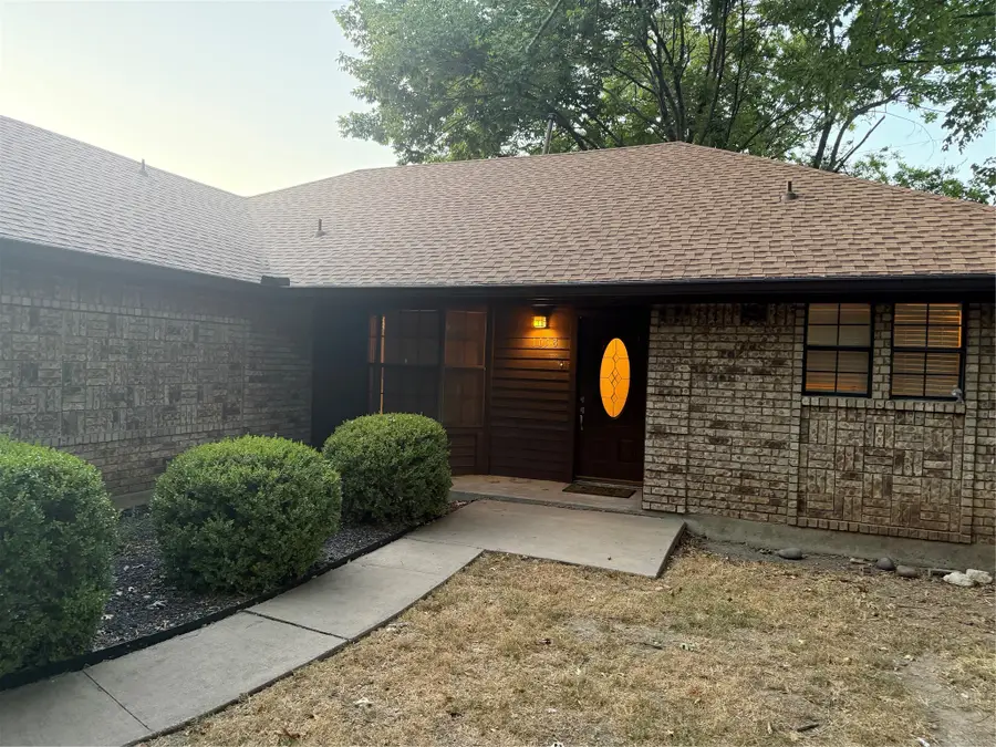 1058 E Jefferson Street, Van Alstyne, TX 75495 - #2