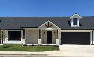 208 E Ewell Street, Granbury, TX 76048