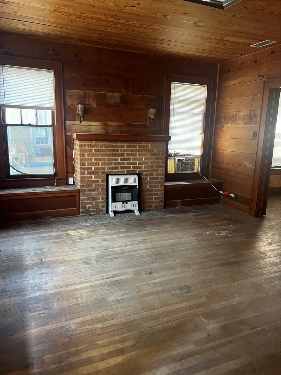 1011 W Walker Street, Denison, TX 75020 - #2