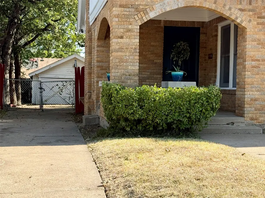 944 Marion Avenue, Fort Worth, TX 76104 - #2