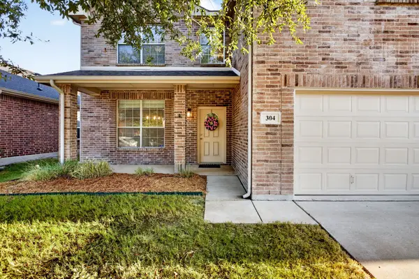 304 Turquoise Drive, Fort Worth, TX 76131