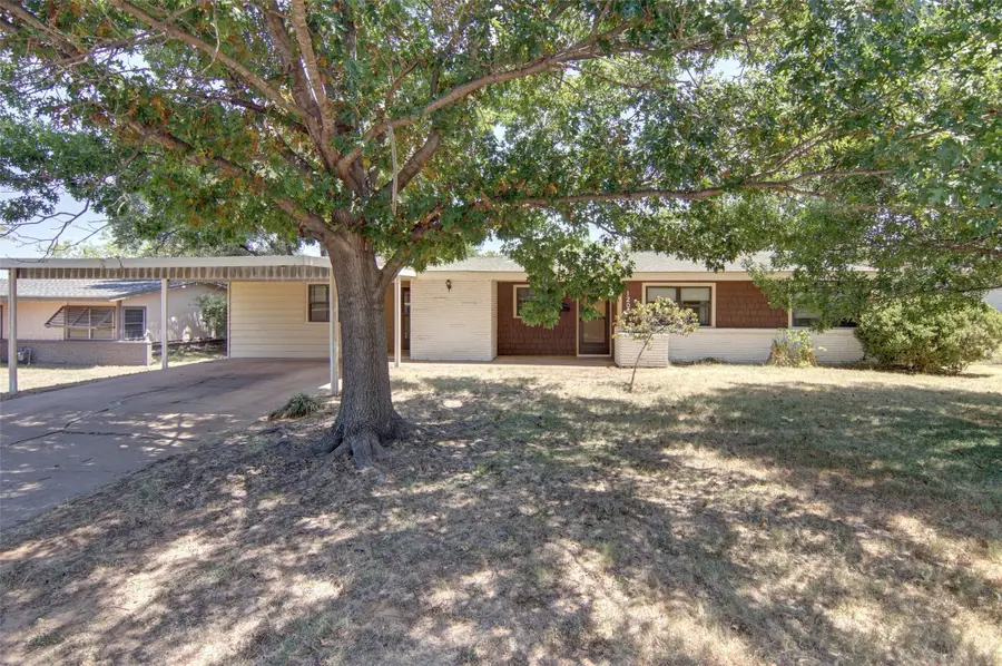 1205 Indiana Street, Graham, TX 76450 - #2