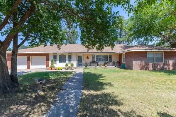 400 3rd Street, Knox City, TX 79529
