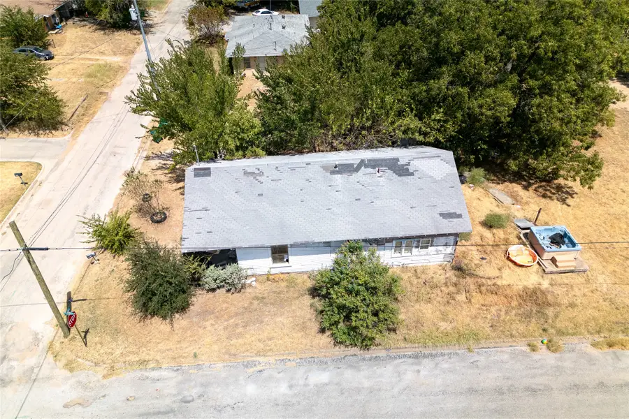 1101 Sanders Street, Bowie, TX 76230 - #2