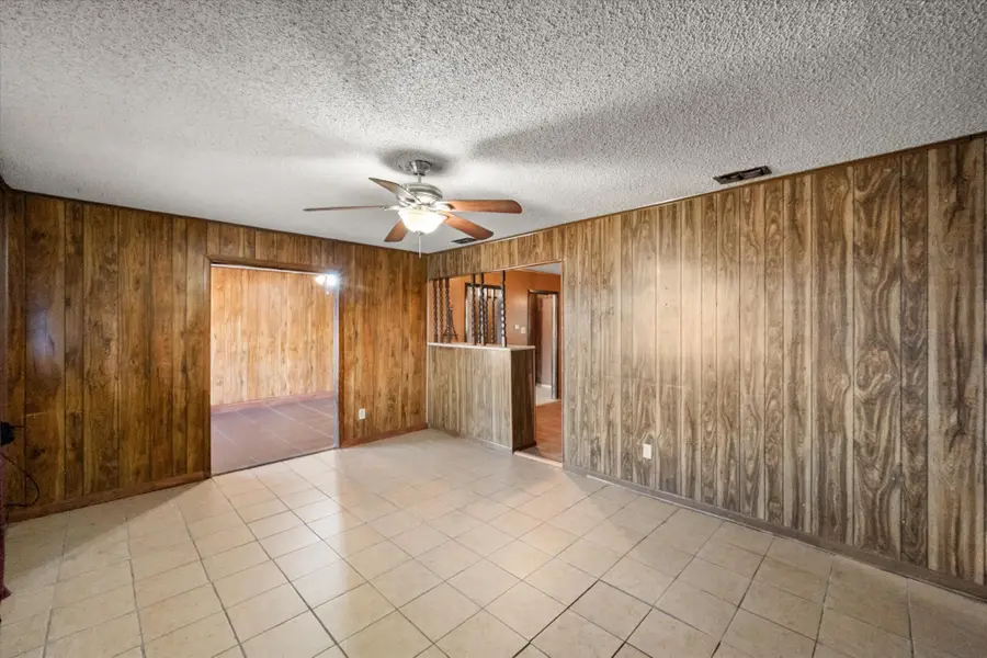 1204 E 13th Avenue, Corsicana, TX 75110 - #2