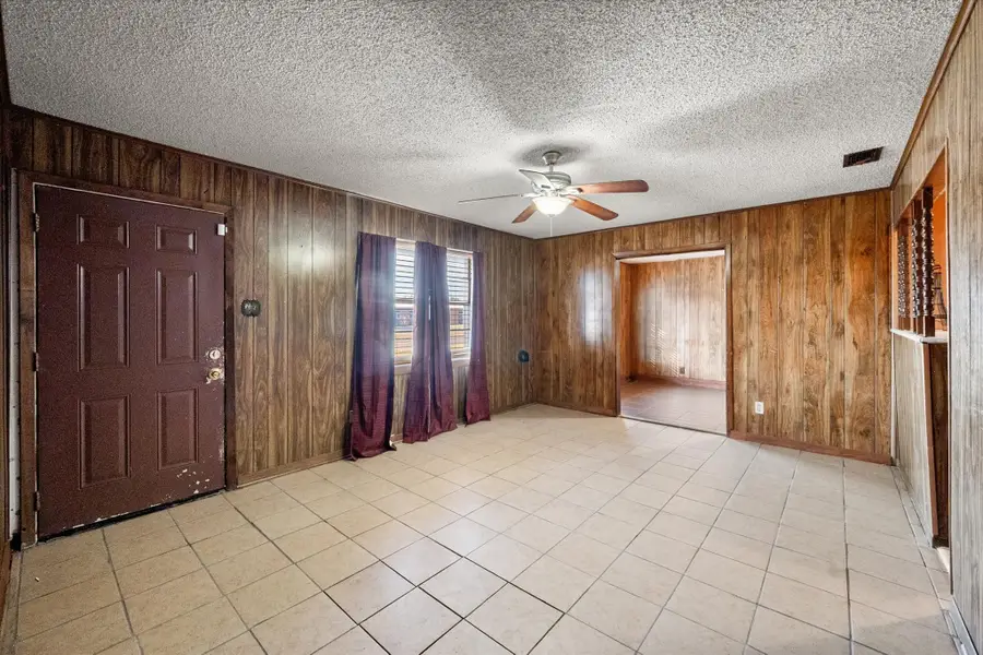 1204 E 13th Avenue, Corsicana, TX 75110 - #3