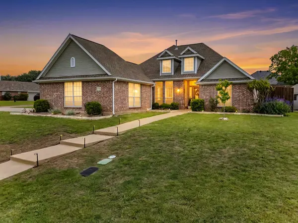 121 Daisey Lane, Justin, TX 76247