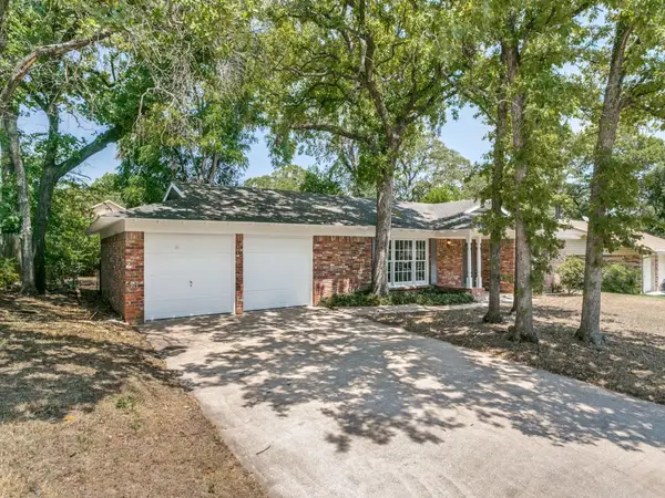 612 Forest Lane, Hurst, TX 76053