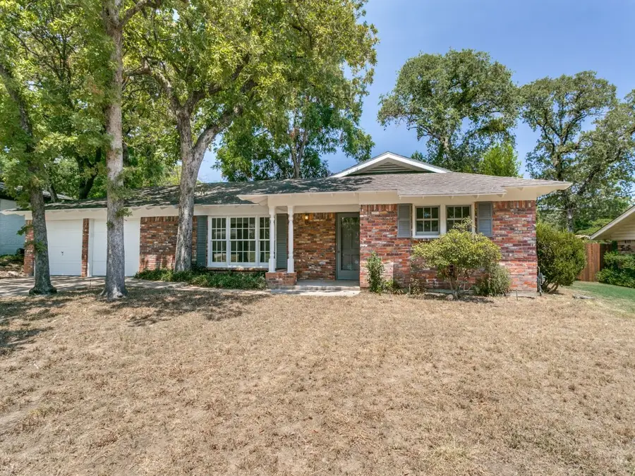 612 Forest Lane, Hurst, TX 76053 - #2