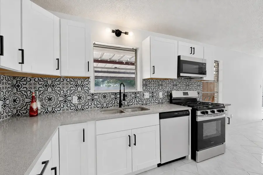 5451 Lubbock Avenue, Fort Worth, TX 76133 - #2