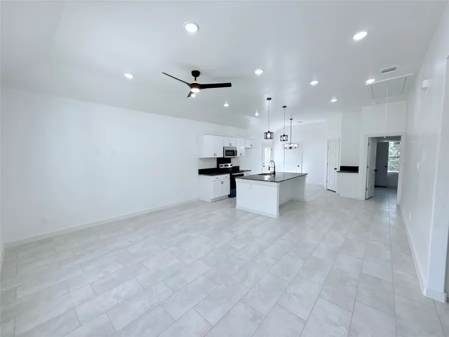 509 Judson Drive, Devine, TX 78016 - #2
