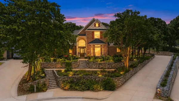 816 Lake View Court E, Crowley, TX 76036