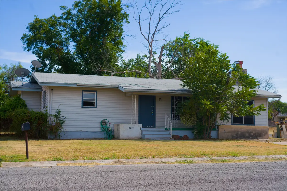2007 W Commerce Street, San Saba, TX 76877 - #1
