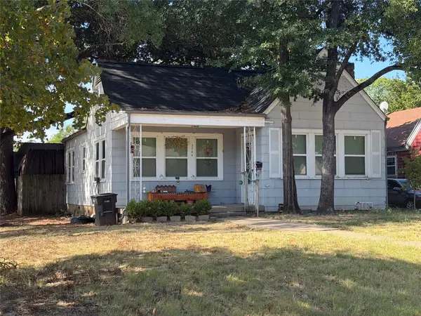 2744 Honeysuckle Avenue, Fort Worth, TX 76111