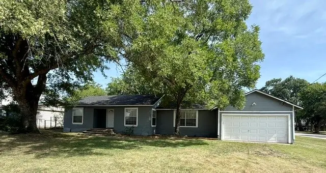 415 E Avenue G, Midlothian, TX 76065 - #1
