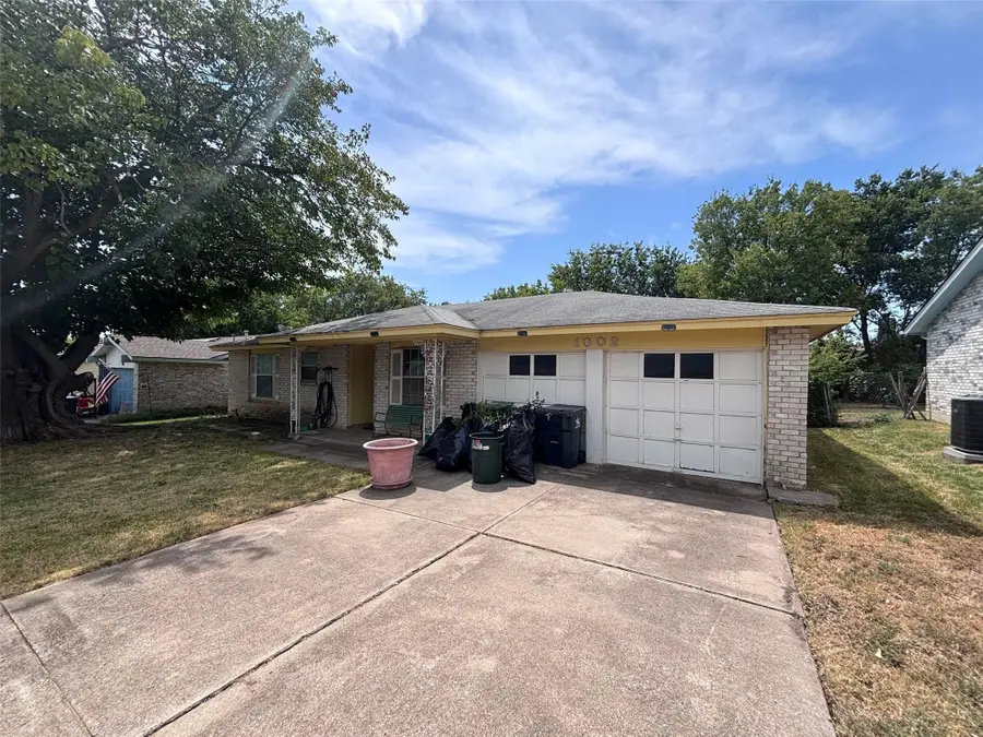 1002 Shenandoah Drive, Arlington, TX 76014 - #2