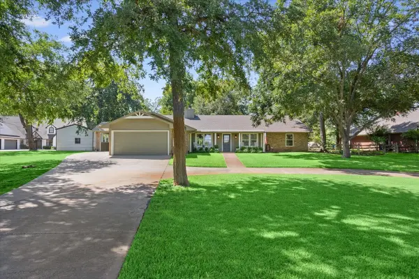 172 Brazos Point Drive, Waco, TX 76705