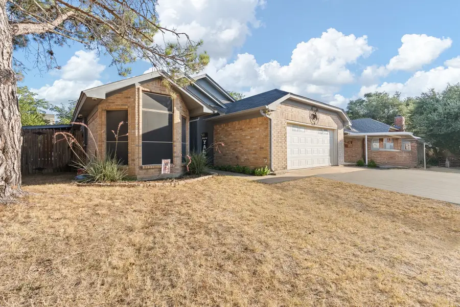 1060 Parkhill Avenue, Saginaw, TX 76179 - #2