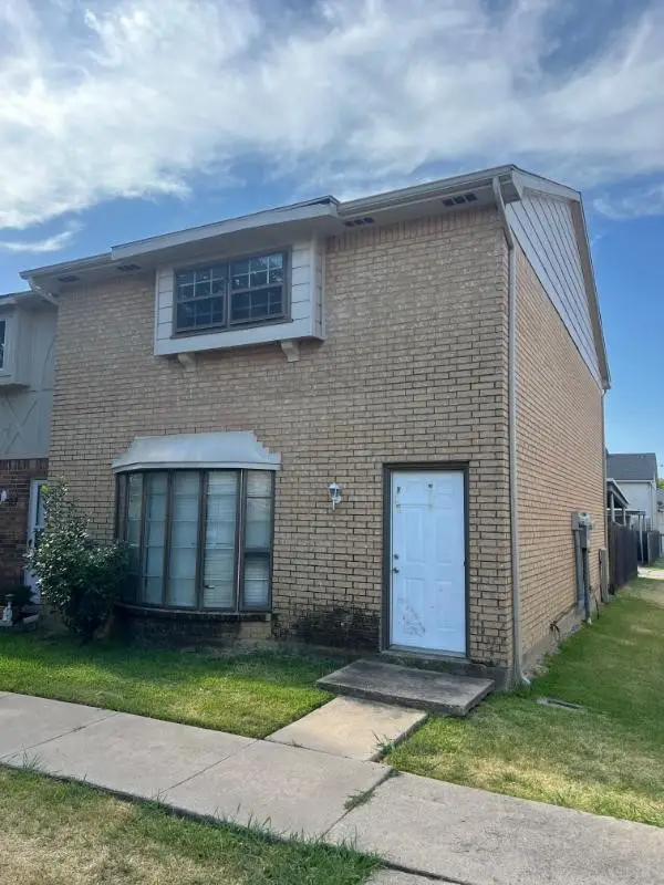 99 W Mountain Creek Drive #14, Grand Prairie, TX 75052