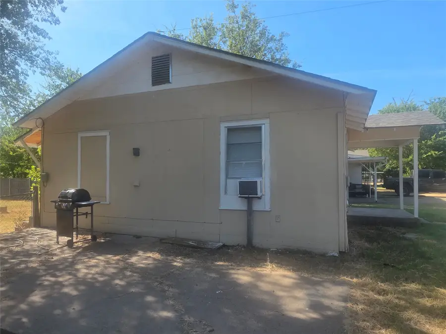 209 Ohio Avenue, Graham, TX 76450 - #2