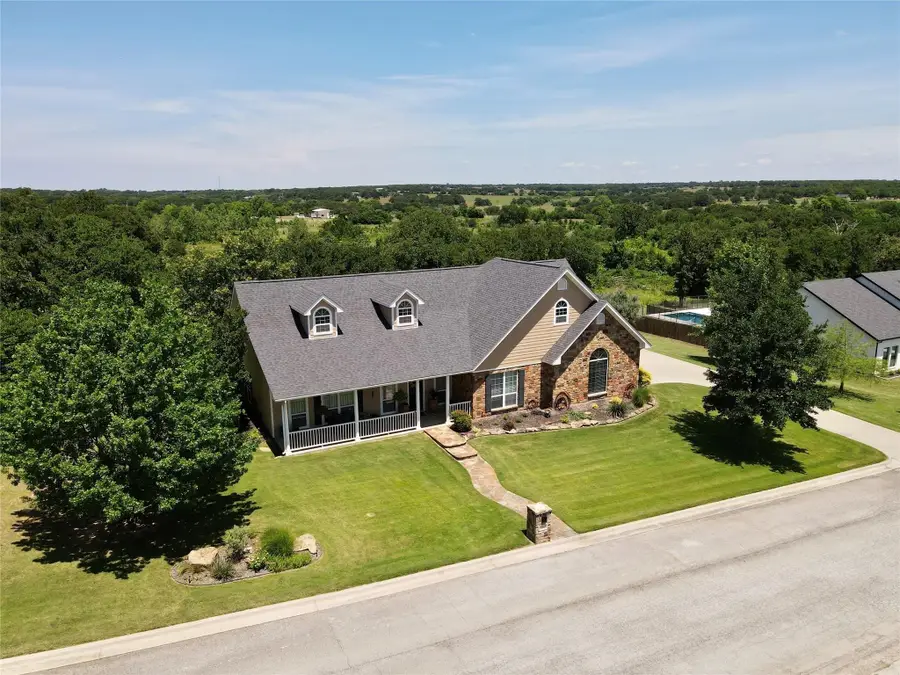 1602 Jefferson Street, Bowie, TX 76230 - #2