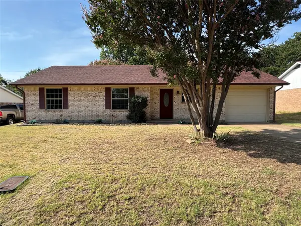 732 Dunaway Lane, Azle, TX 76020