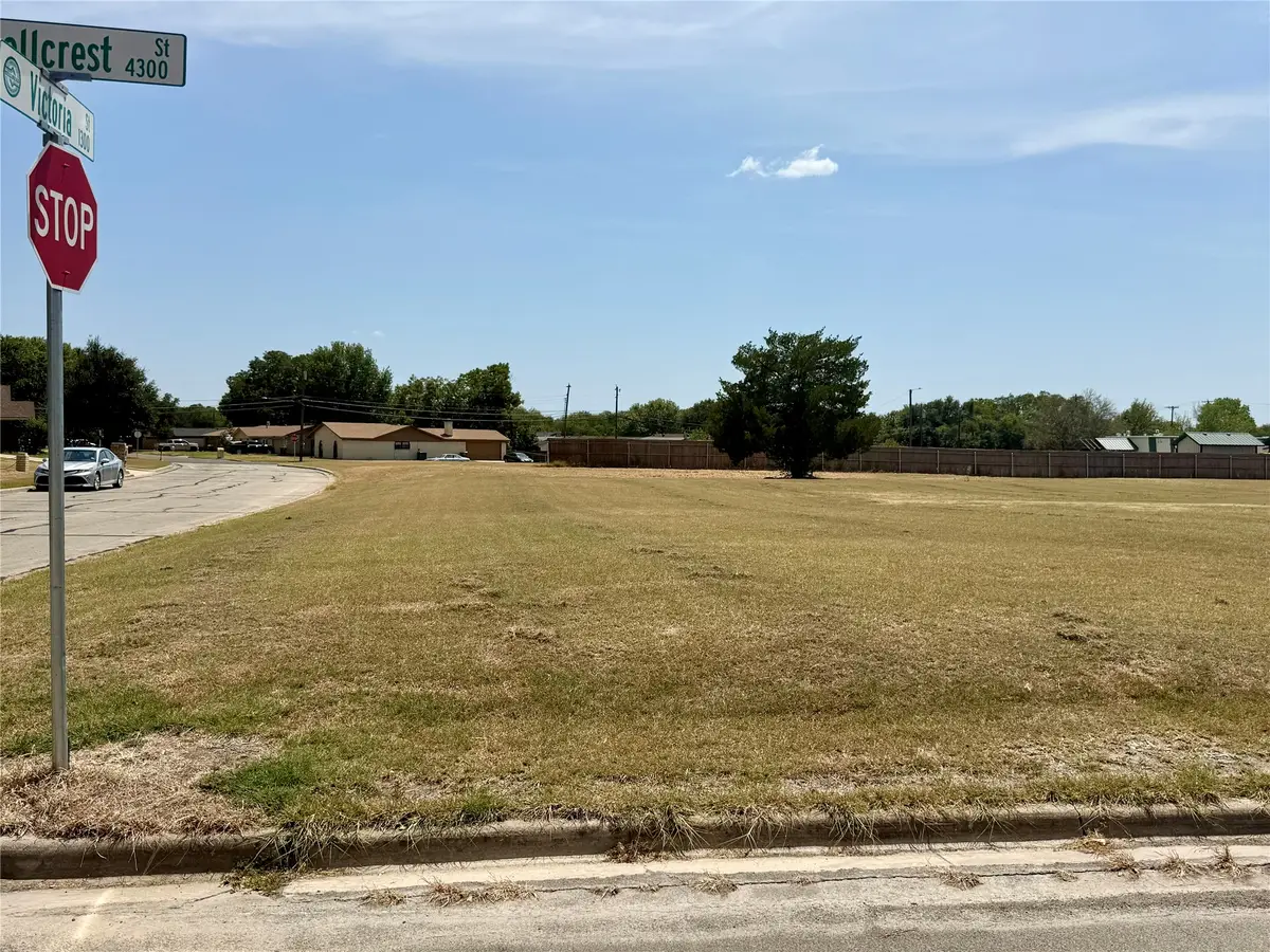 000 Bellcrest Drive, Bellmead, TX 76705 - #1