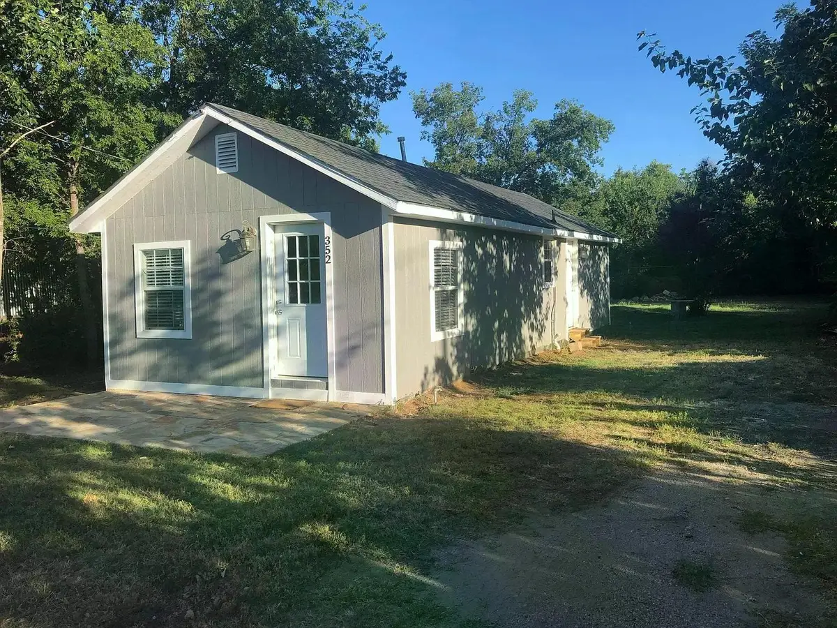 352 E Archer Street, Jacksboro, TX 76458 - #1