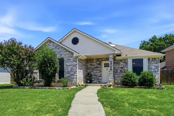 7004 Bentley Avenue, Fort Worth, TX 76137