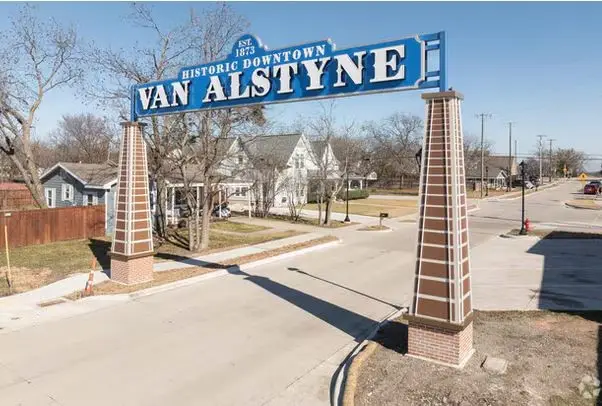 754 N Main, Van Alstyne, TX 75495 - #2