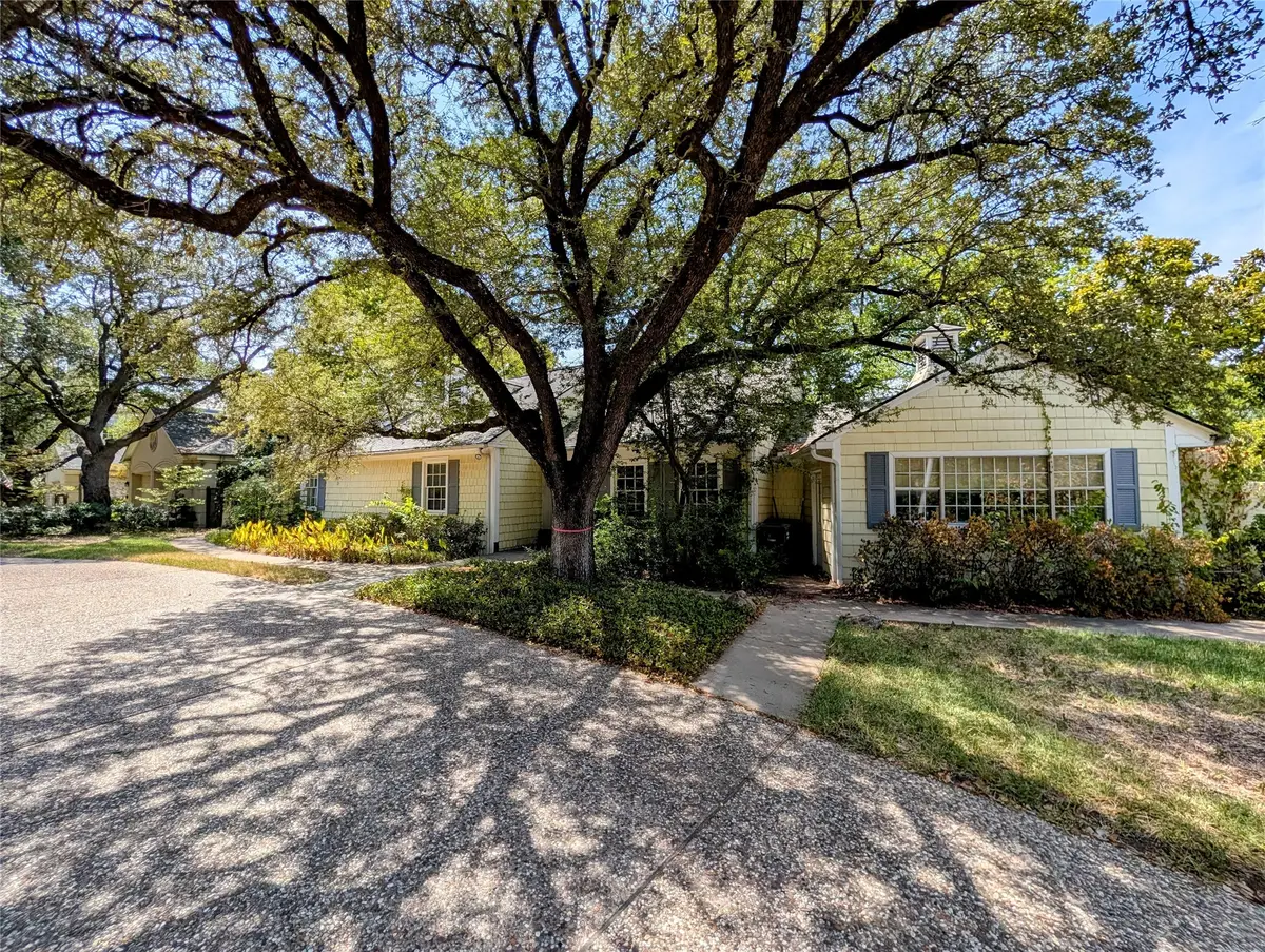 215 N Rivercrest Drive, Fort Worth, TX 76107 - #1