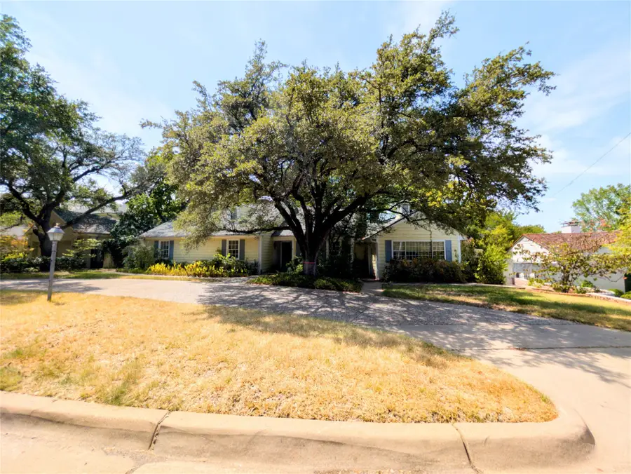 215 N Rivercrest Drive, Fort Worth, TX 76107 - #3