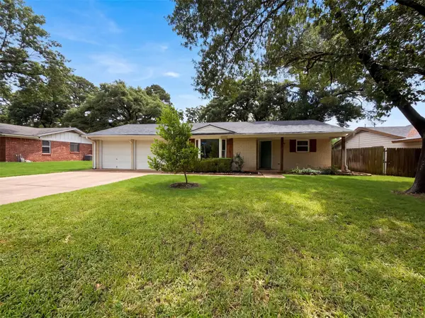 1805 Brookview Drive, Arlington, TX 76010